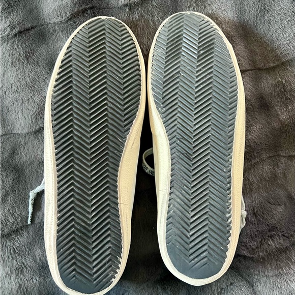 Like New Golden Goose
Men's Super-Star Flag Print Low Top Sneakers - Picture 5 of 10